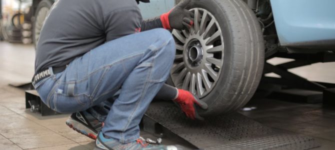 Vad utförs vid en service på bilen? Vad utförs vid en service på bilen?